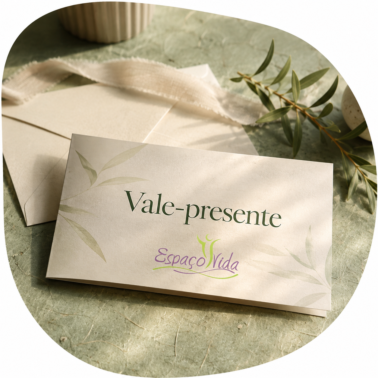 Vale-presente fictício do Espaço Vida sobre papel verde suave